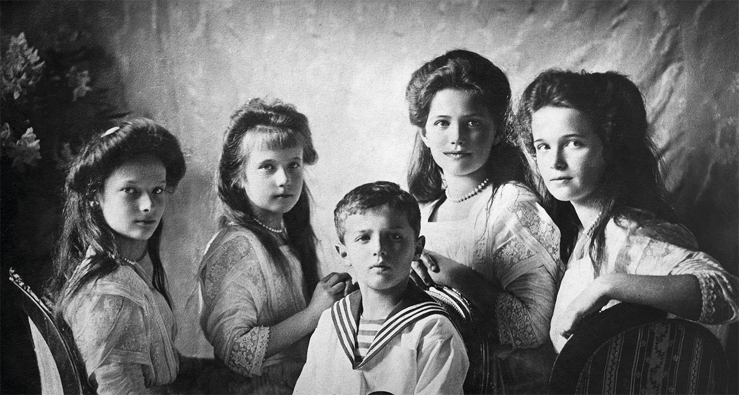 EL SUSESOR AL TRONO RUSO Y SUS 4 HERMANAS